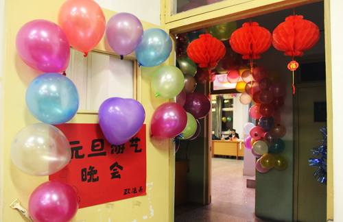 色彩絢麗、喜氣洋洋的活動現(xiàn)場