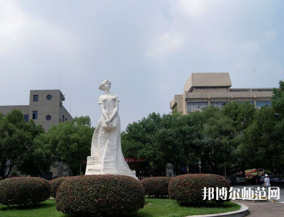 江西師范大學(xué)科學(xué)技術(shù)學(xué)院招生辦聯(lián)系電話(huà)