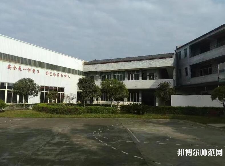成都莊園機(jī)電職業(yè)技術(shù)幼兒師范學(xué)校2018年報(bào)名條件、招生對(duì)象