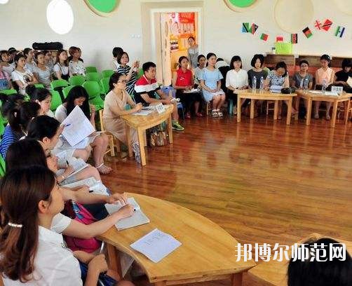 十堰2020年中專幼師學(xué)?？梢钥即髮? width=
