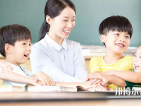 金昌2020年幼師學(xué)校中專升大?？际裁? /><b>金昌2020年幼師學(xué)校中專升大?？际裁?/b><span>2020-04-20 14:47</span><p>幼師學(xué)校中專升大?？际裁?在現(xiàn)在這個(gè)看學(xué)歷的社會(huì)，學(xué)歷文憑當(dāng)然是越高越好，很多現(xiàn)在讀中專的學(xué)生都會(huì)考慮參加單招考試或者是</p></a></li>
            <li><a href=
